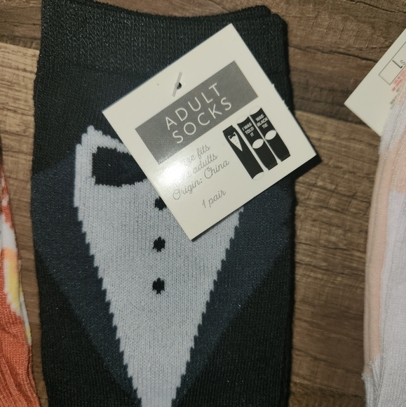 Bride, Groom, Wedding Cake Socks Perfect Wedding/Shower Gift. NWT! LOT OF 6 - Picture 2 of 4